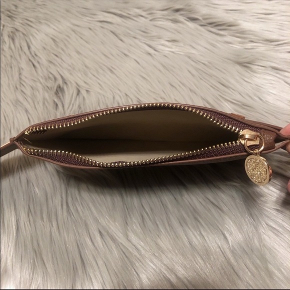 ❌SOLD❌ Vince Camuto | Signature Logo Belt Bag - Picture 6 of 11